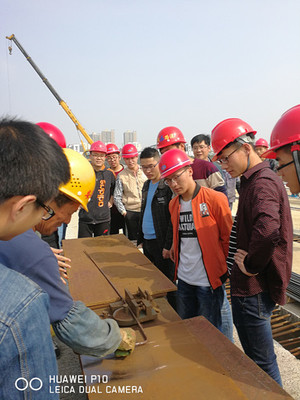 建筑与土木工程学院组织路桥方向学生深入工程现场学习